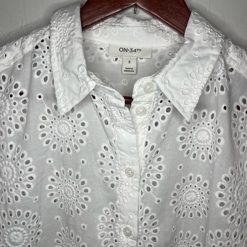 NWT ON 34th Bright White Eyelet Women's Casual Shirt Small - Picture 5 of 10